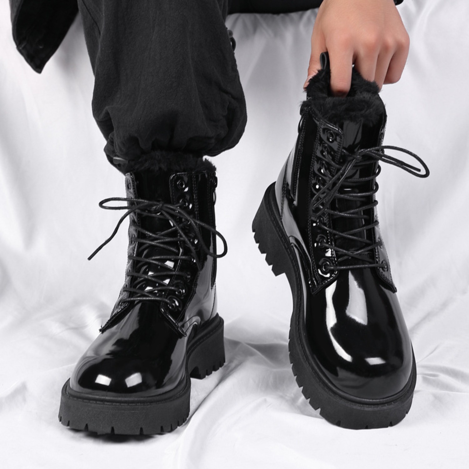 أحذية رجالية دافئة مبطنة بالفر - مراجعة Street Fashion Winter 2026 وسعره