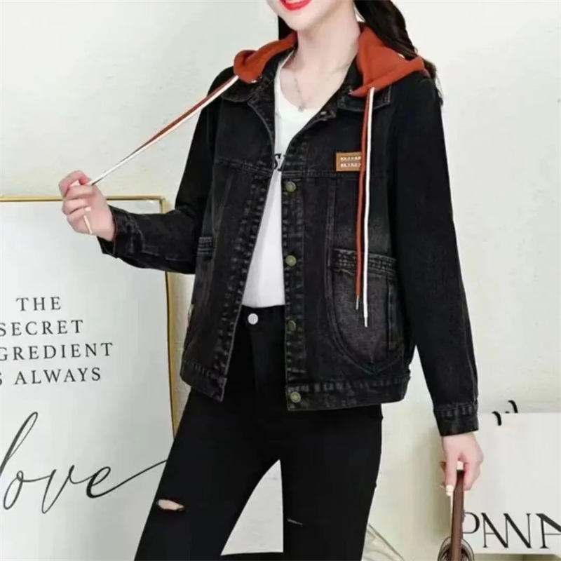 جاكيت نسائي قصير من الدنيم بطب - مراجعة Street Fashion Winter 2026 وسعره