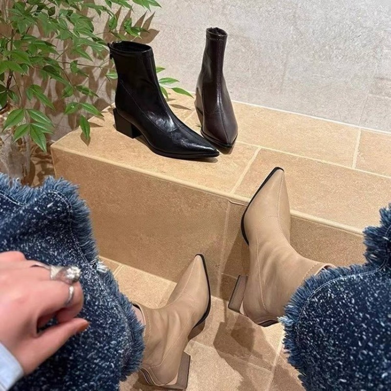 أحذية نسائية بتصميم عصري لعام  - مراجعة Street Fashion Winter 2026 وسعره